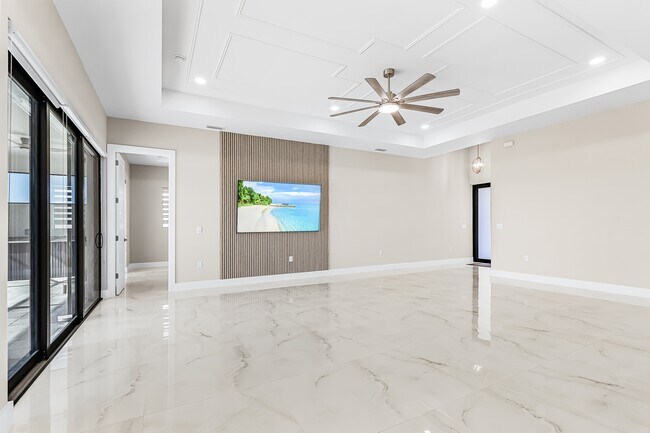 Building Photo - 1720 NE 14th St