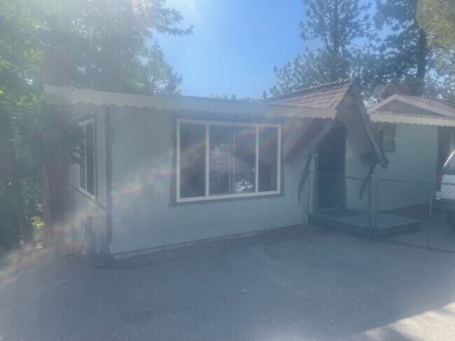 Building Photo - Level Entry 2 bedroom 2 bath