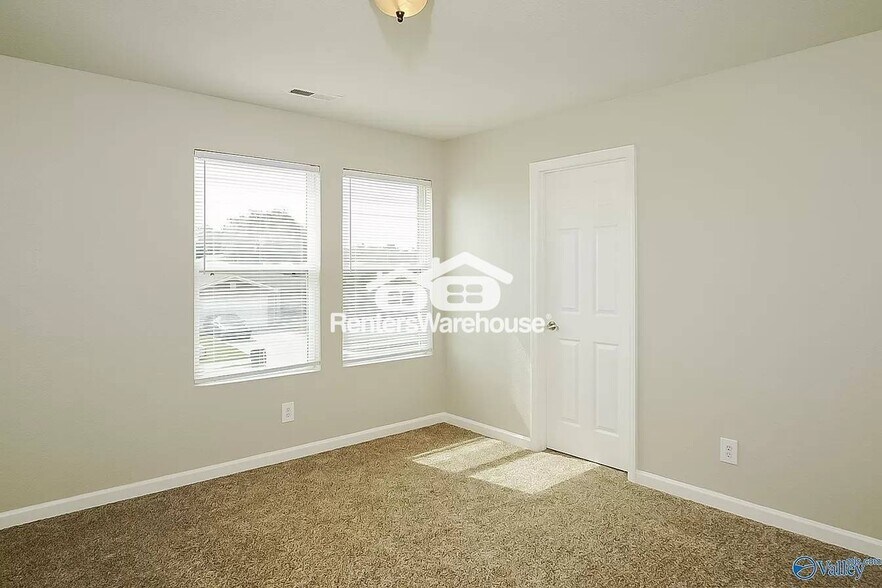 Building Photo - 123 Forestbrook Dr