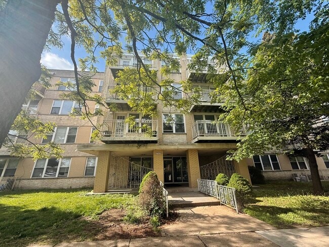 Building Photo - 2501 W Touhy Ave
