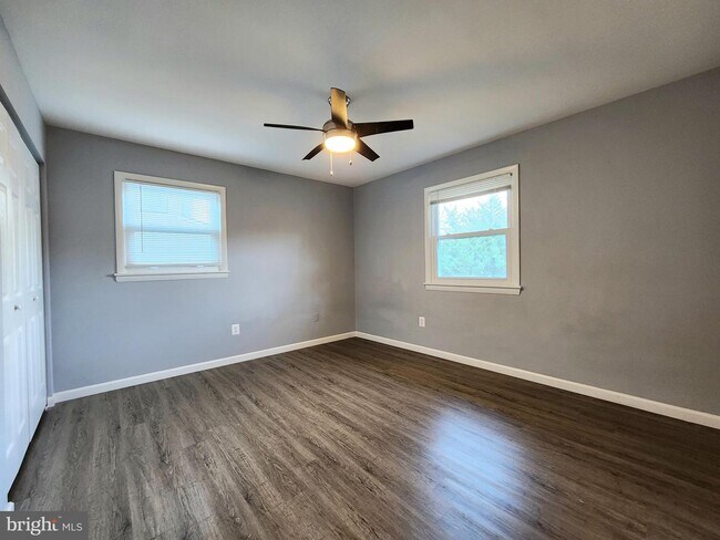 Building Photo - 502 Roberts Dr NW