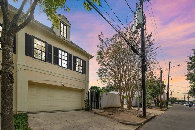 Building Photo - 2437 North Blvd