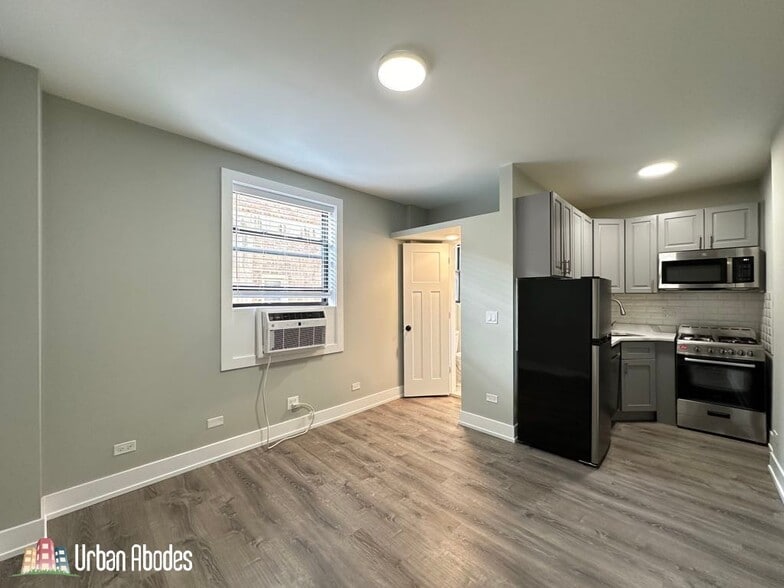 Building Photo - 501 W Belmont Ave