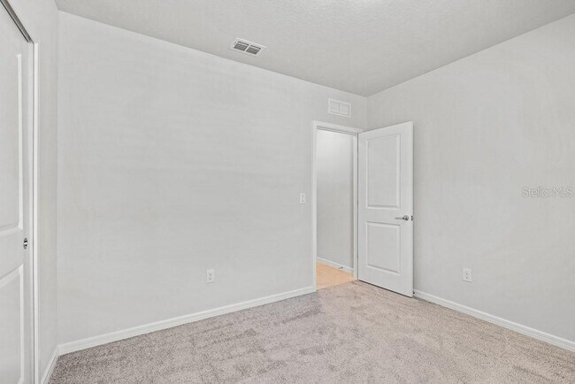 Building Photo - 910 Golden Shiner Ave