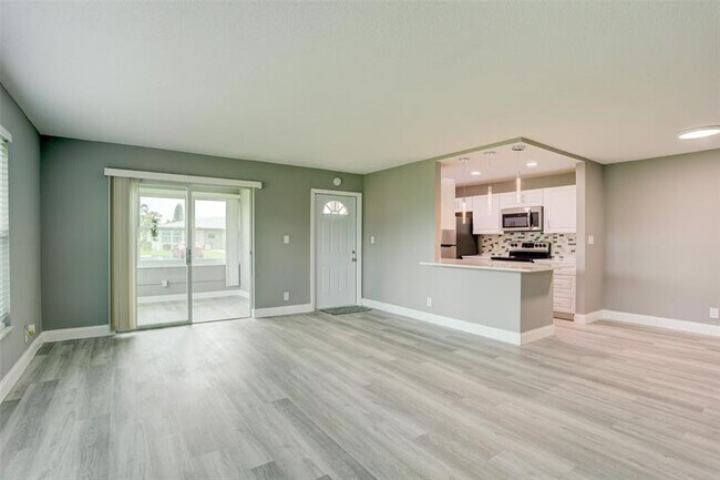 Building Photo - 185 N High Point