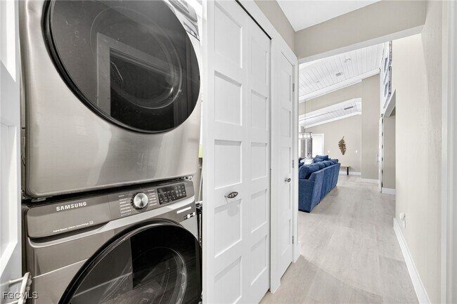 Building Photo - 611 SW 57th St