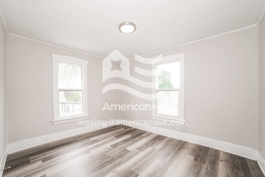 Building Photo - 707 E Republic St