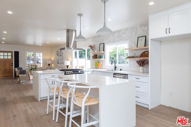 Building Photo - 3766 Valleybrink Rd