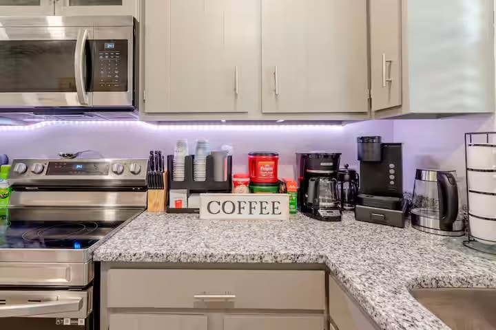 Building Photo - Room in Townhome on Baker Ct