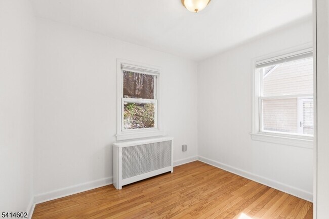 Building Photo - 83 Chestnut Hill Dr W