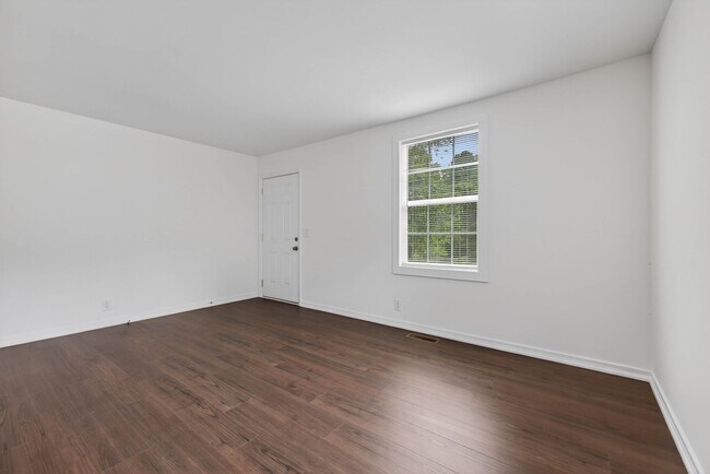 Building Photo - 101 Valley View Cir