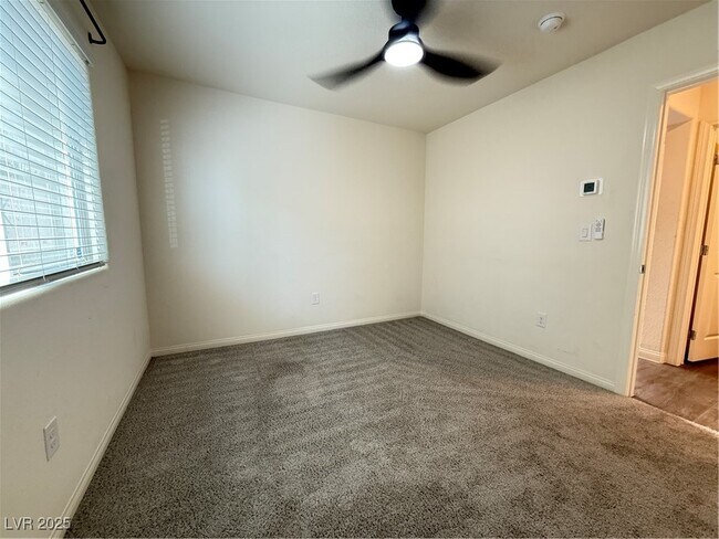Building Photo - 2662 Champagne Gold Ave