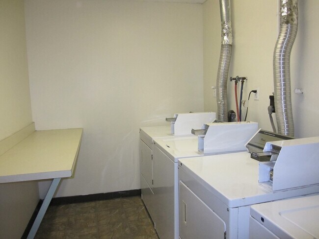 Building Photo - 147 Rawson Rd