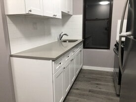 Building Photo - 506 52nd St