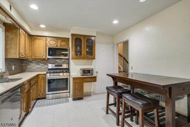 Building Photo - 106 Greenwood Dr