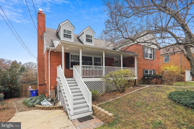 Building Photo - 9213 Cypress Ave