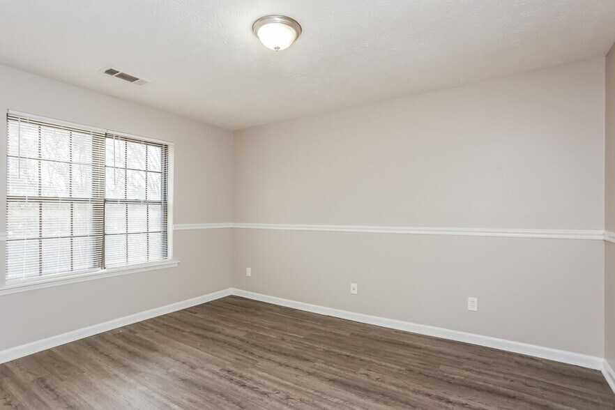 Building Photo - 4723 Old Highgate Entry