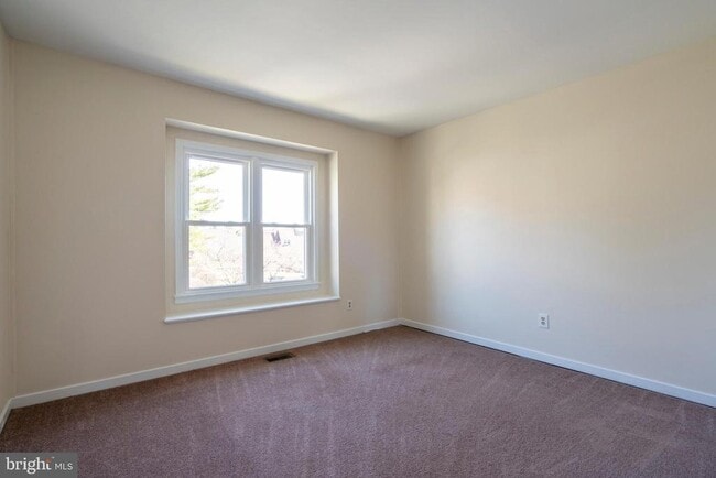 Building Photo - 506 St Albans Ct