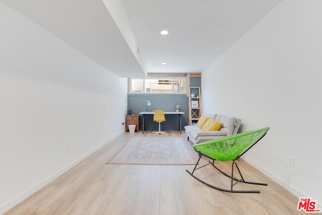 Building Photo - 5343 Tendilla Ave