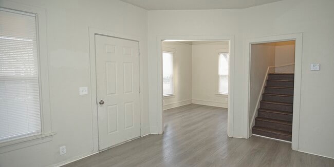 Building Photo - 102 S Perry St