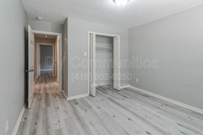 Building Photo - 2107 Lamar Dr