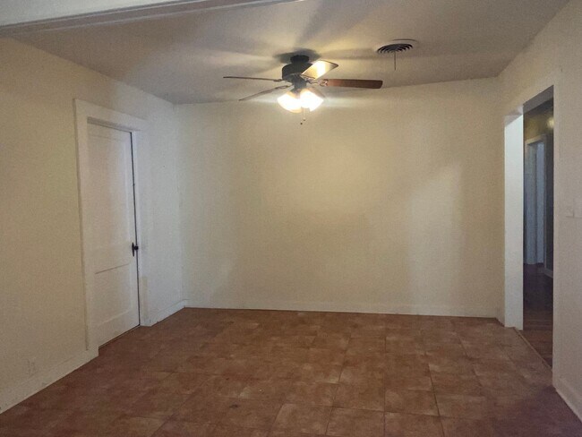 Building Photo - 3 BEDROOM, PLUS OFFICE, BELTON ISD