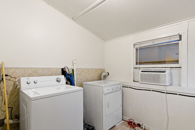 Laundry Room - 306 S San Pedro St