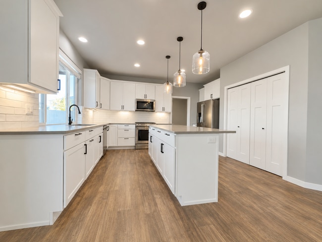 Building Photo - 1816 S Ridgetop Dr