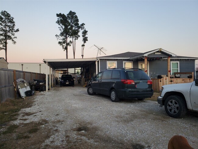 Building Photo - 570 County Rd 5102J
