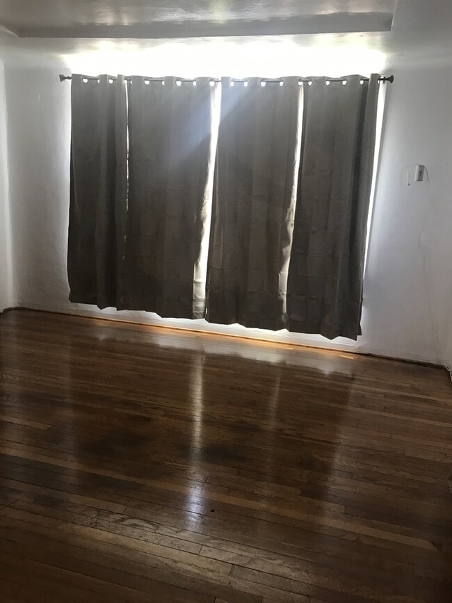 Building Photo - Country home