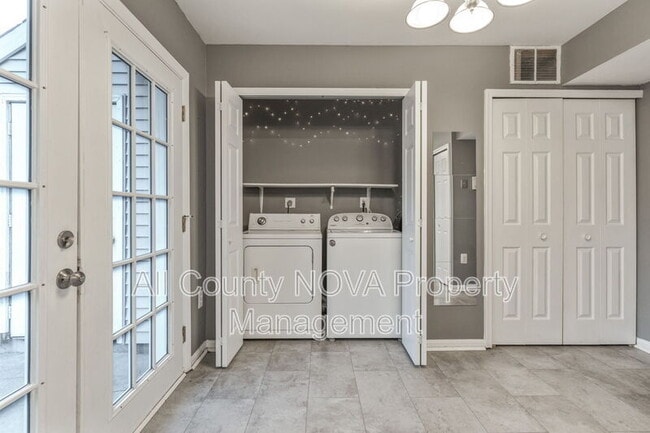 Building Photo - 6044 Sirenia Pl