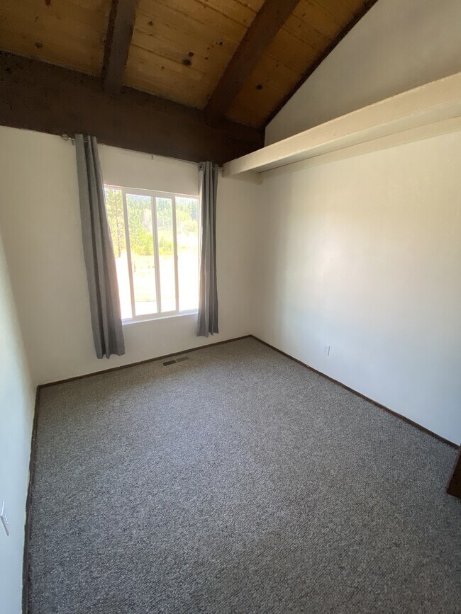 Building Photo - 155 Kahle Dr