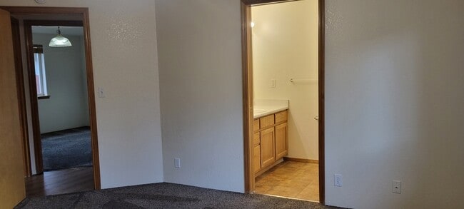 Building Photo - 2210 SW Bridge St