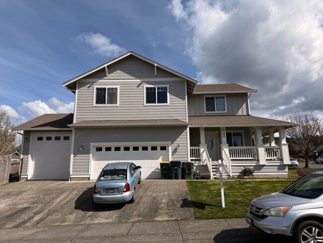 Building Photo - 4 bdrm/2.5 bath home in Barkley Area