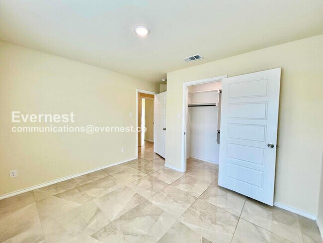 Building Photo - 1413 Avenue A