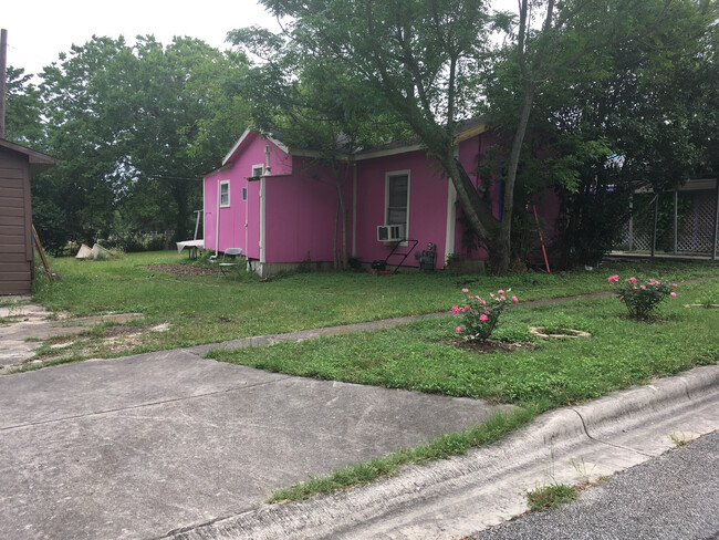 Building Photo - 518 Laredo St