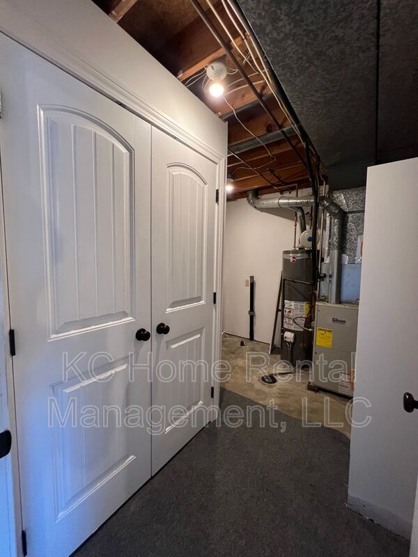 Building Photo - 8704 N Shannon Ave