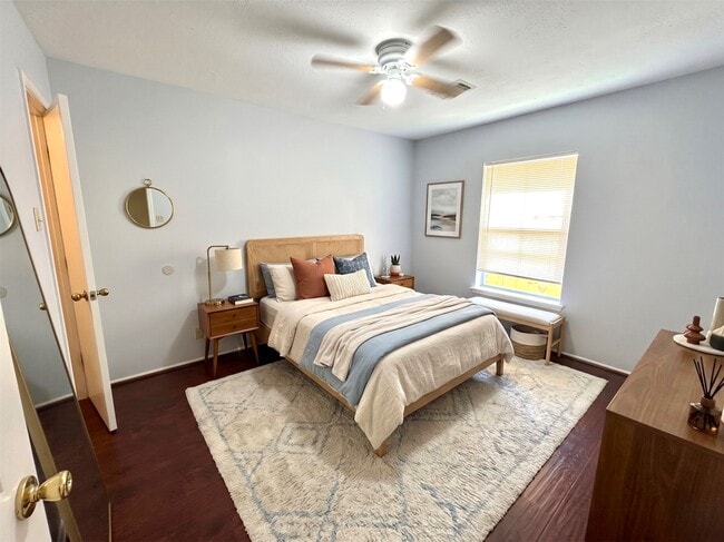 Building Photo - 15518 Evergreen Grove Dr