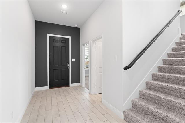 Building Photo - 704 Fencerow Trl