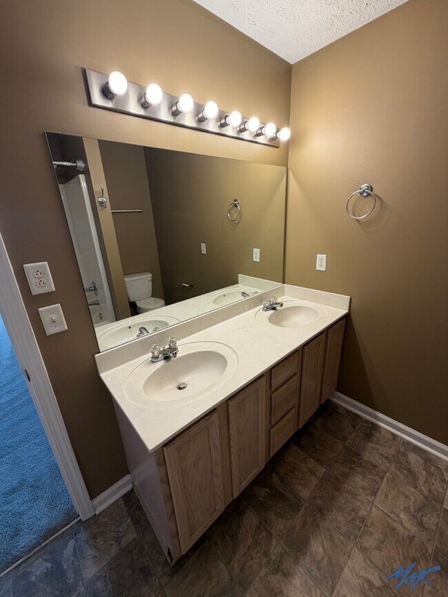 Building Photo - 1415 Owasa Trail