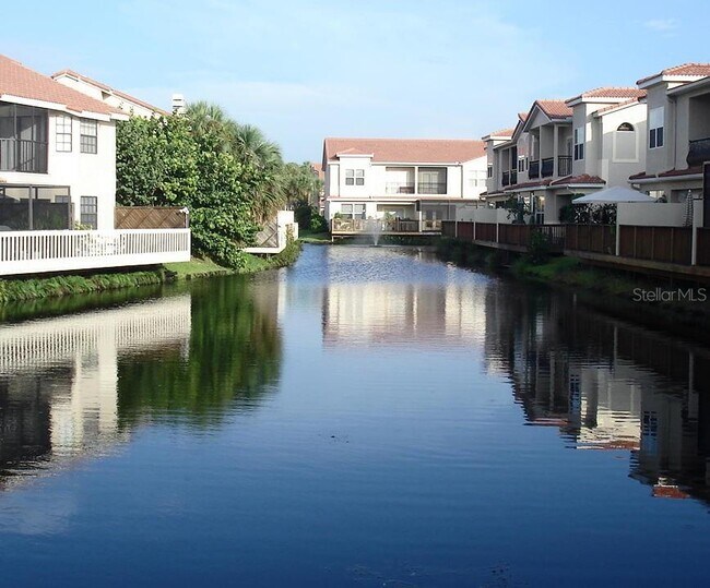 Building Photo - 10432 La Mirage Ct