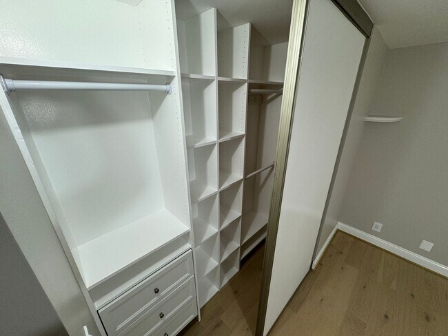 Building Photo - Direct Indoor Access to Ballston Metro with this Luxury 1 Bedroom 1 Bath Condo in Beautiful Alta ...