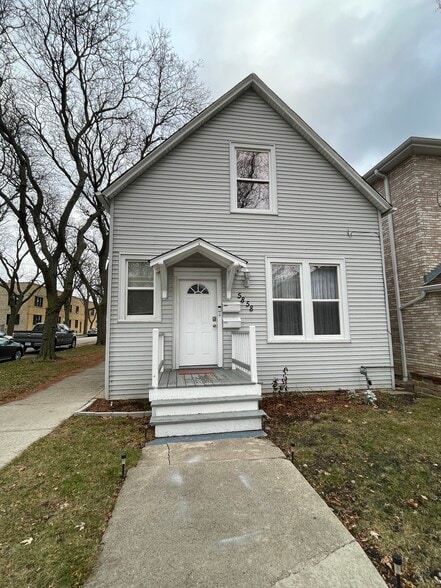 Building Photo - 5858 W Dakin St