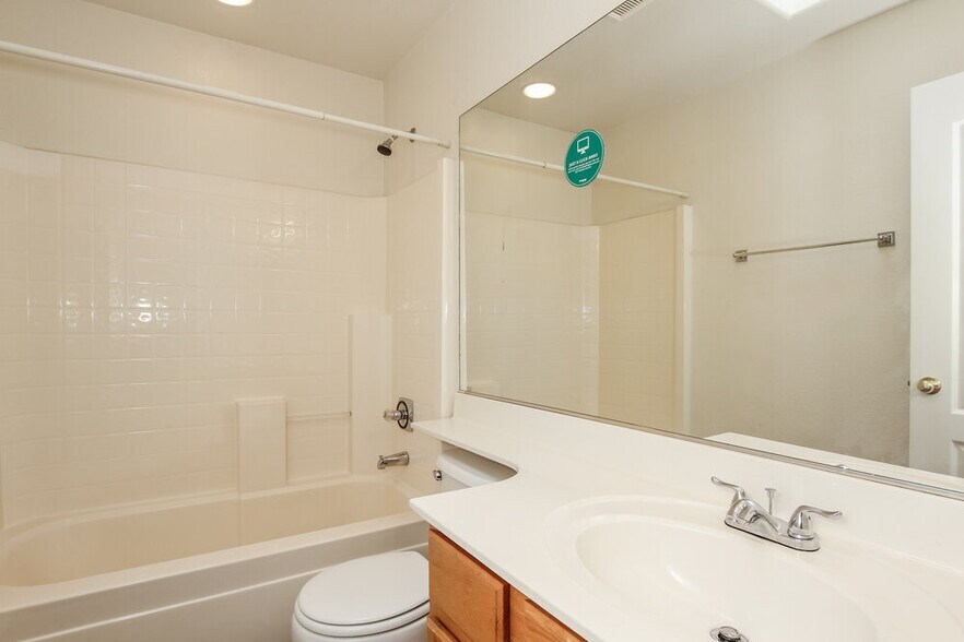 Building Photo - 3528 W Chama Dr
