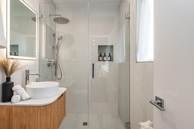 Building Photo - 616 NE 16th Terrace