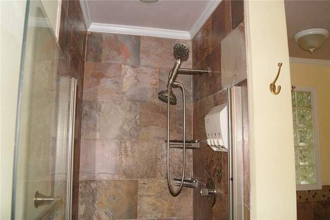 Building Photo - 4239 Glenforest Way