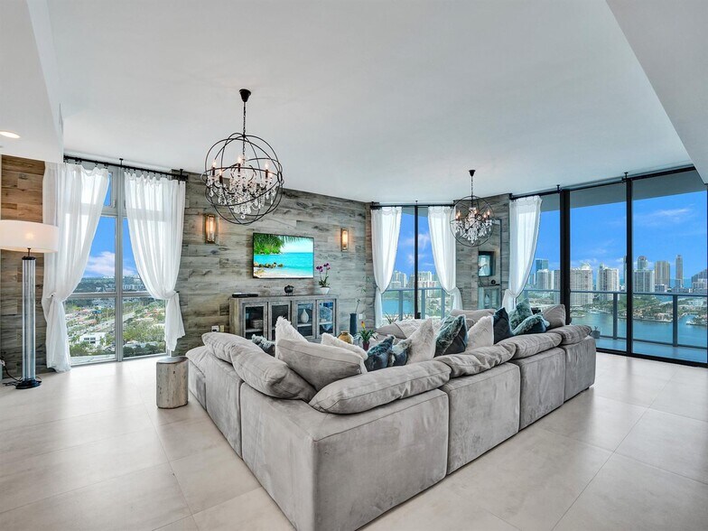 Building Photo - 17301 Biscayne Blvd
