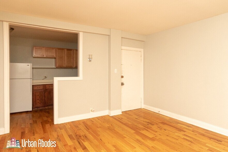 Building Photo - 1337 N Dearborn St