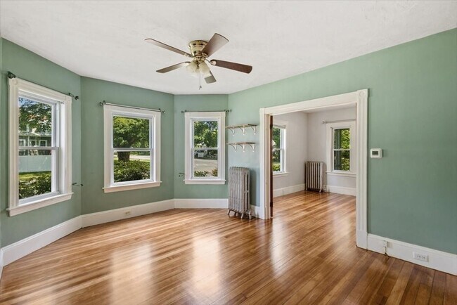 Building Photo - 254 N Elm St