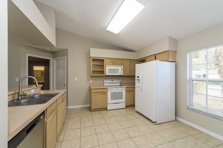 Building Photo - 745 Briargrove Ave